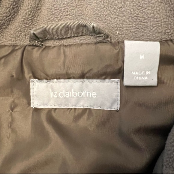 Liz Claiborne Women’s Green Utility Cargo Vest Size Medium Sleeveless Outdoor - Picture 3 of 9